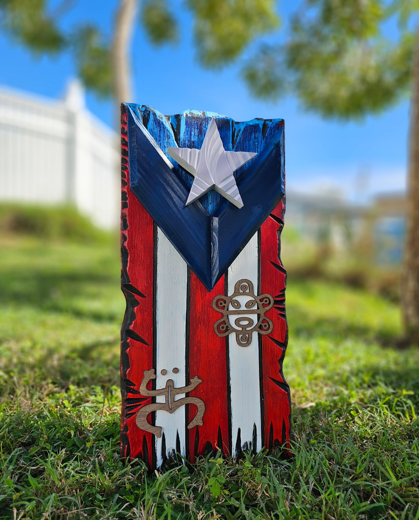 A. Bandera con Sol y Coquí Taíno 10" x 19"