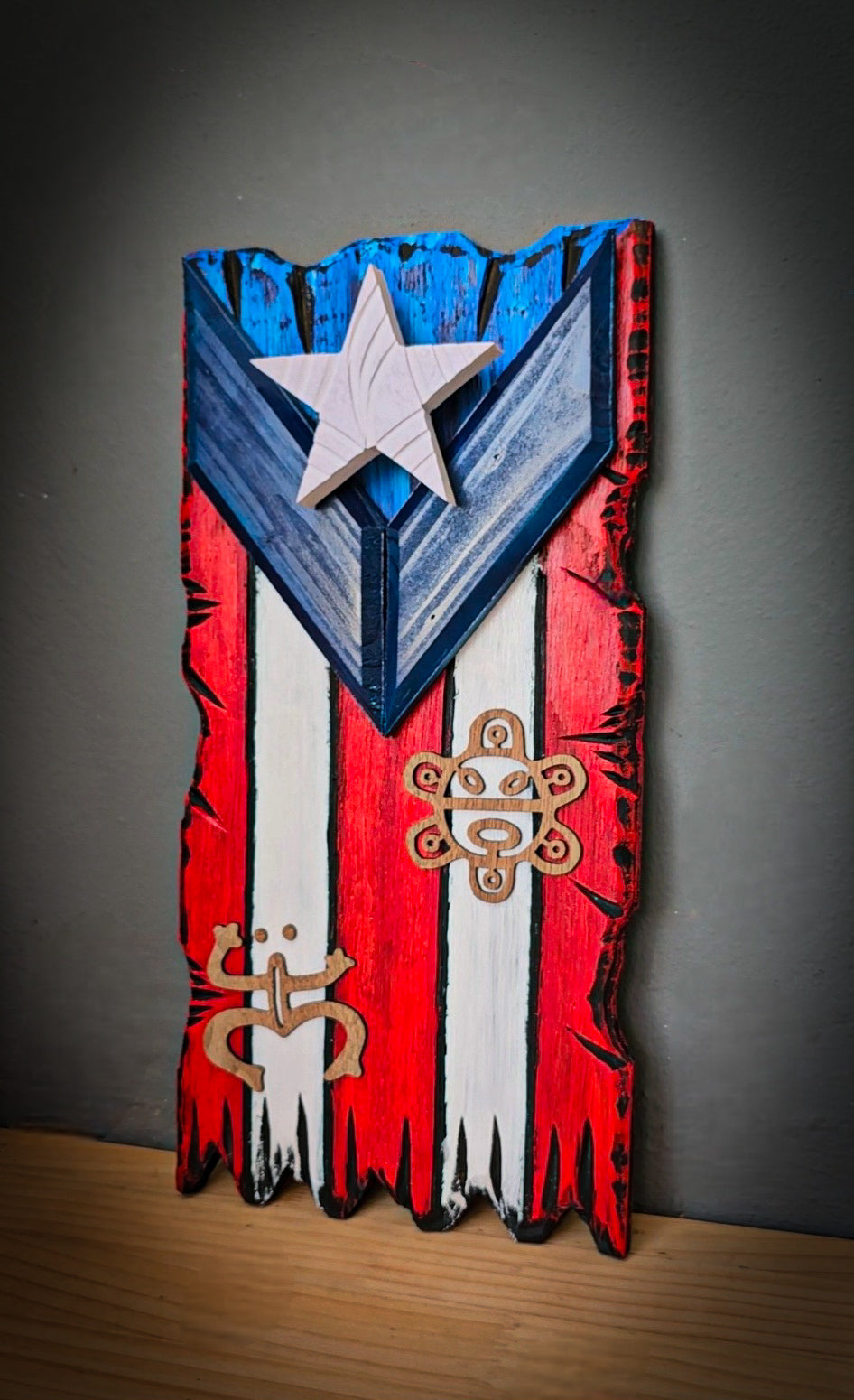 A. Bandera con Sol y Coquí Taíno 9" x 19"