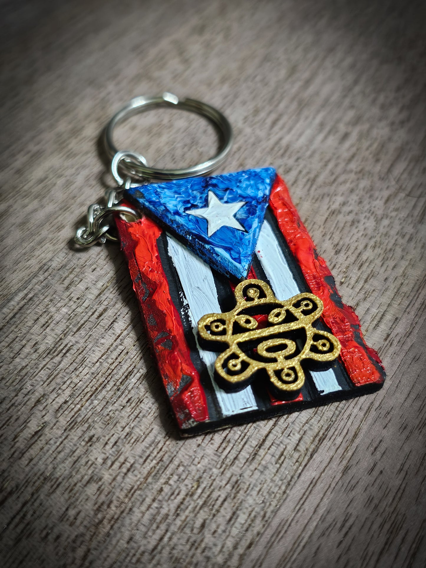 A. Llavero Bandera con Sol Taíno