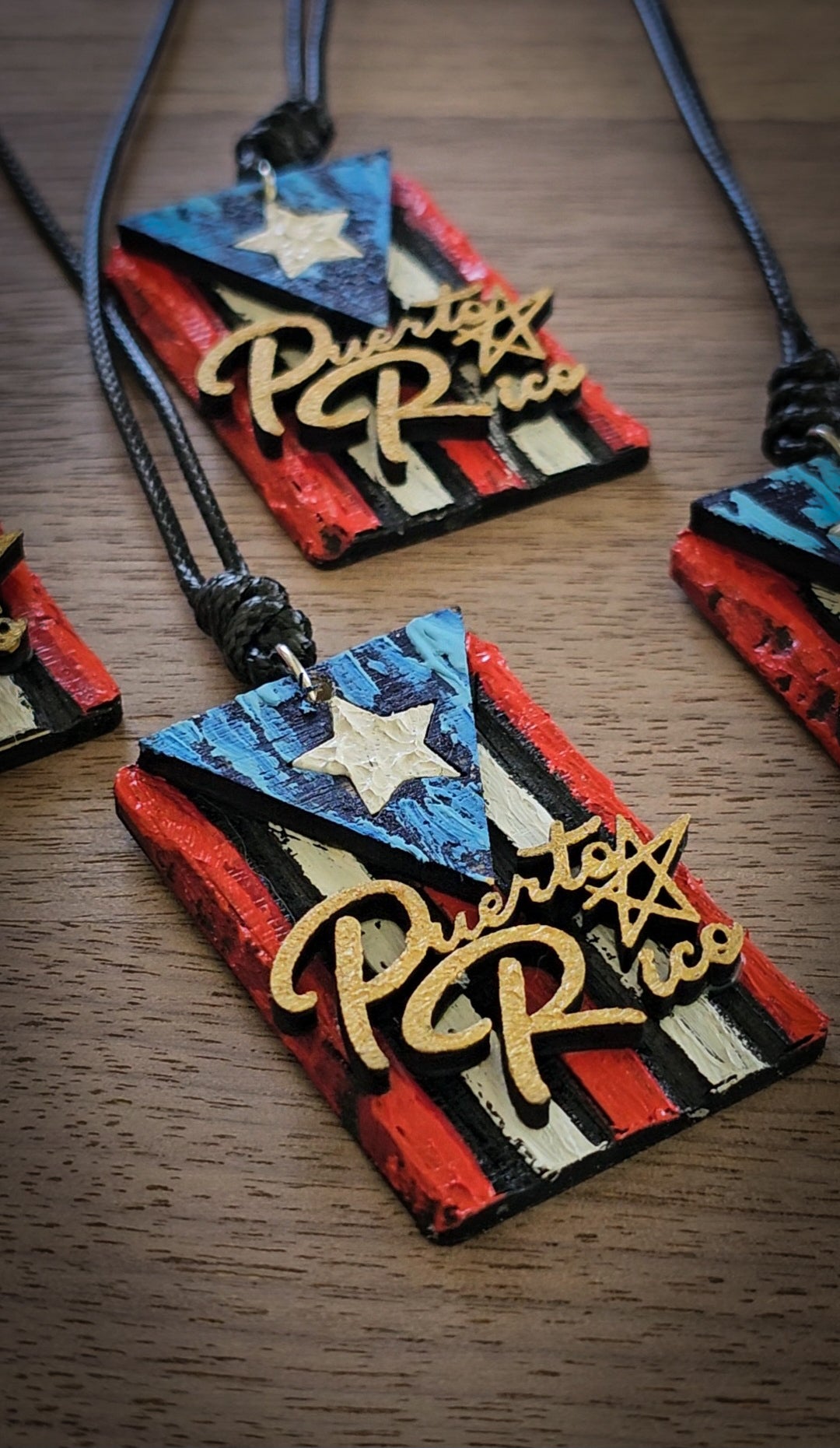 A. Collar Bandera Boricua con letras Pierto Rico