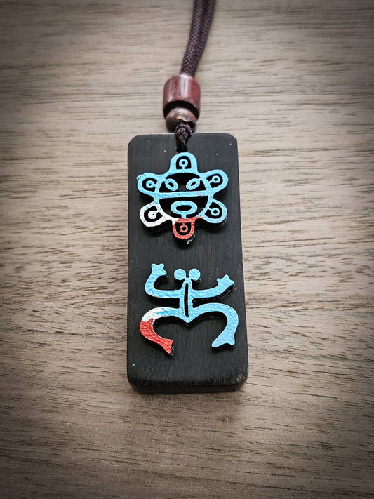 A. Collar Con símbolos Taínos